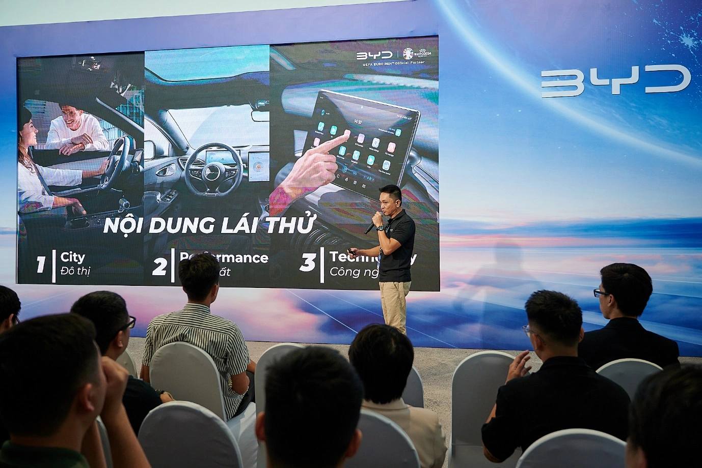 Tay Đua Số 1 Vinh Nguyễn Chia Sẻ Những Trải Nghiệm Riêng Đáng Nhớ Khi Trực Tiếp Lái Thử Xe BYD