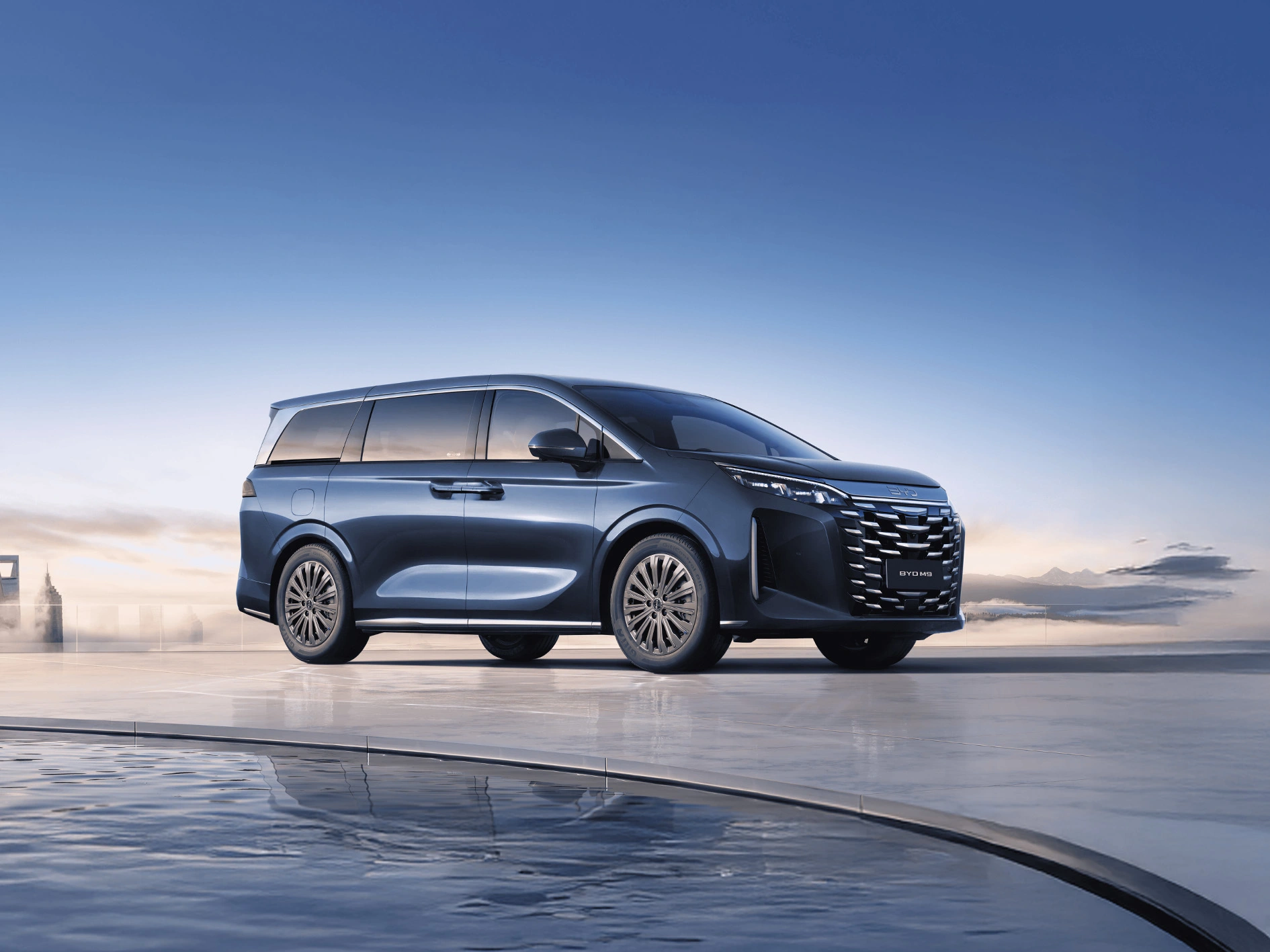 BYD M9
