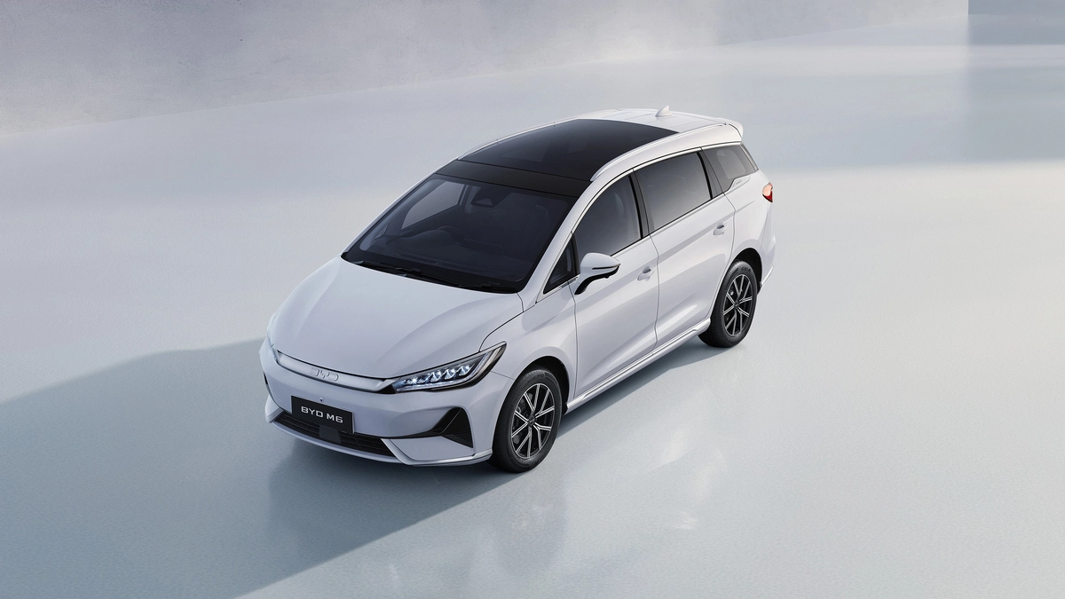 BYD M6